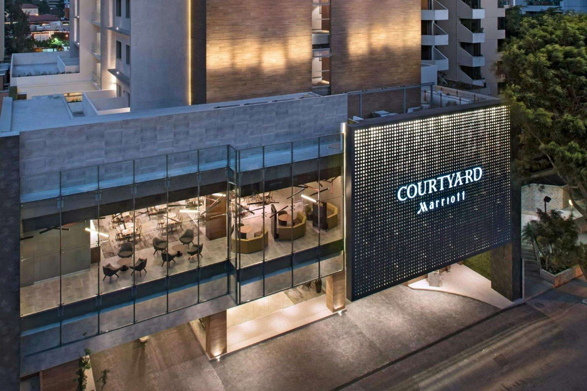 Courtyard By Marriott Гватемала Экстерьер фото